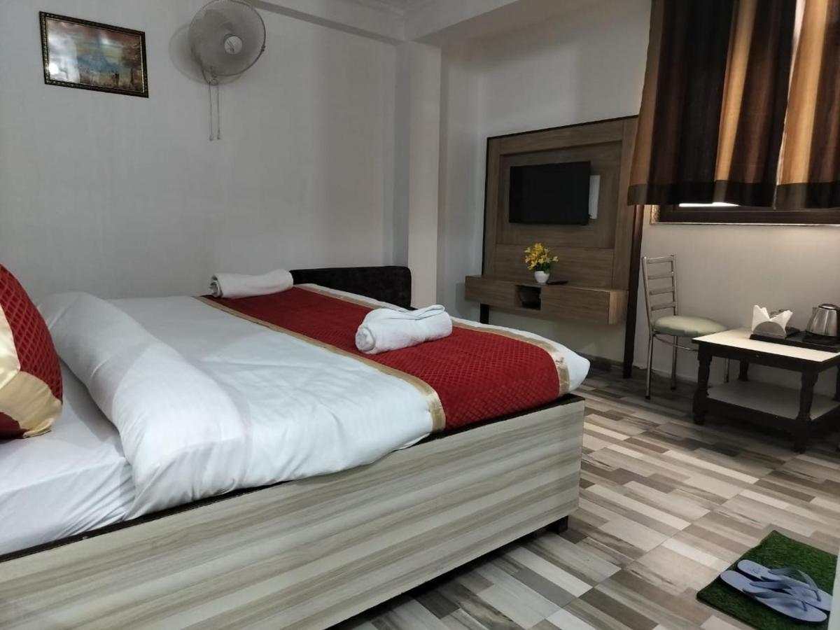 Hotel Clink New Delhi Airport Exteriör bild