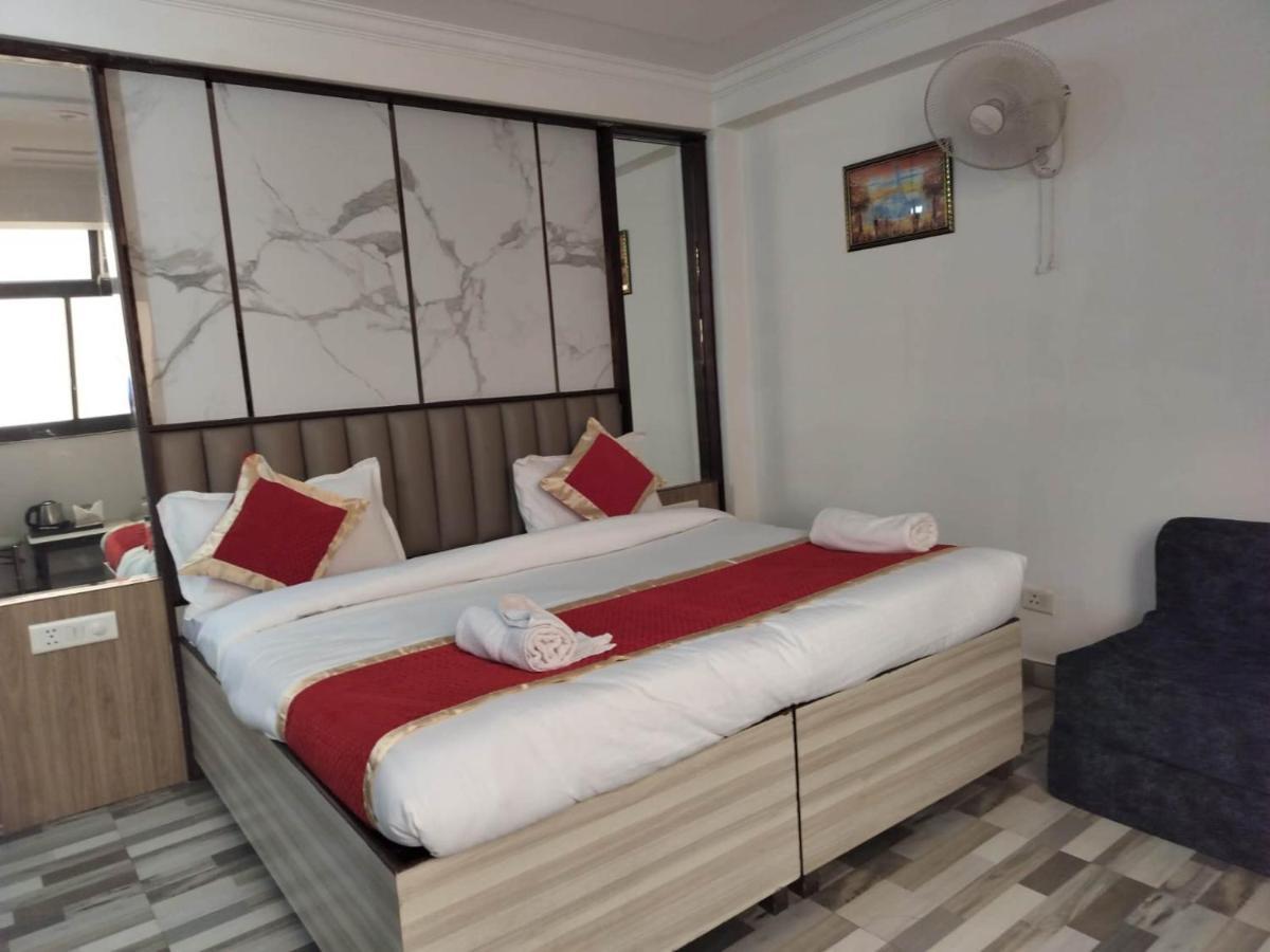Hotel Clink New Delhi Airport Exteriör bild