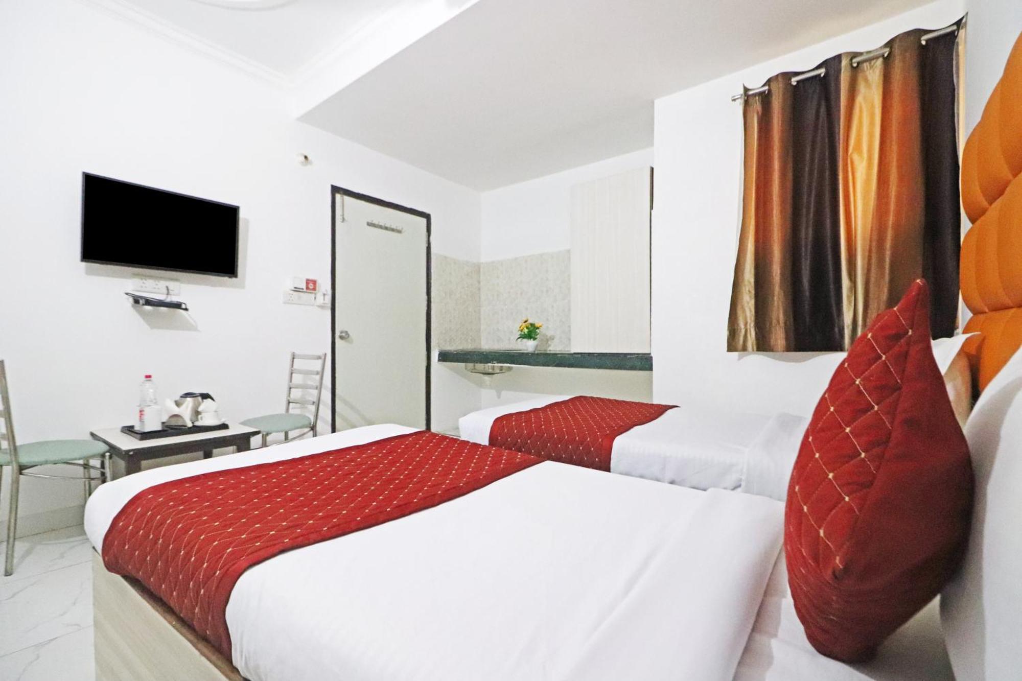 Hotel Clink New Delhi Airport Exteriör bild