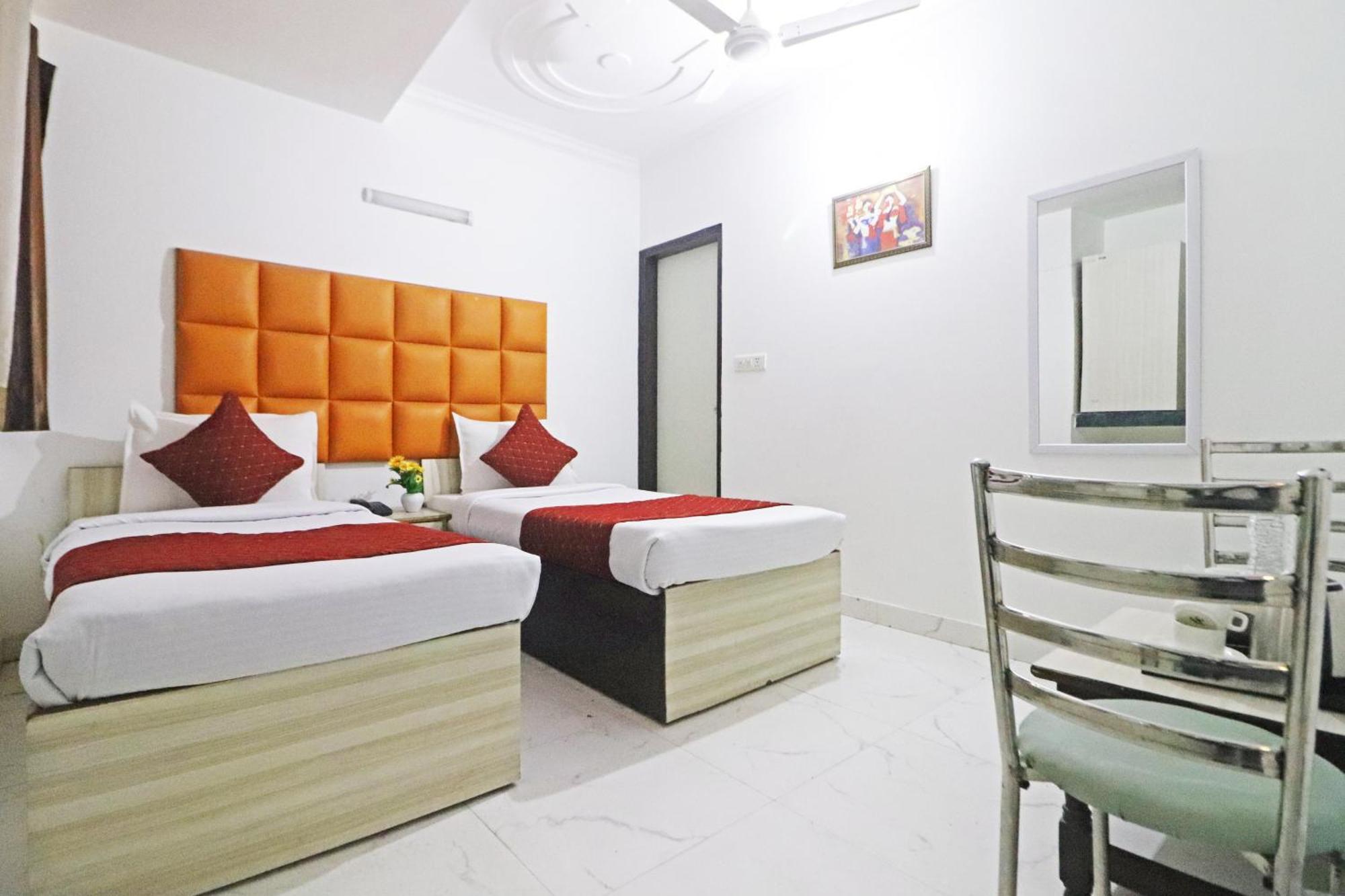 Hotel Clink New Delhi Airport Exteriör bild